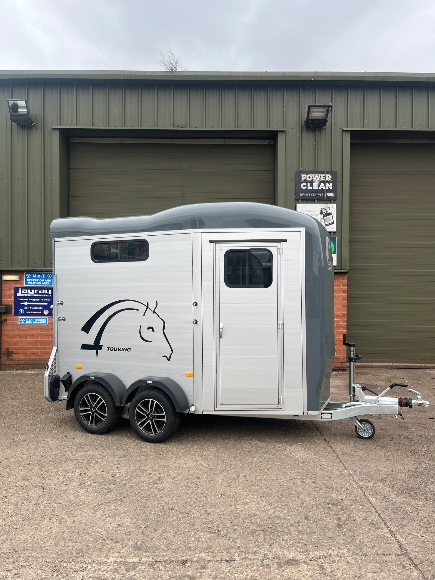 Cheval Touring Country with Tack Room