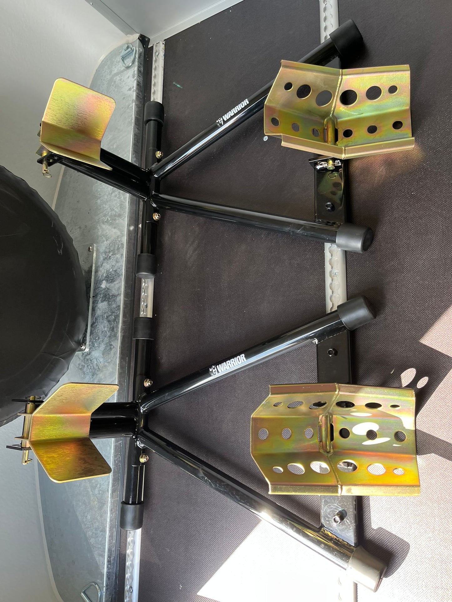 Adjustable motorbike wheel chocks for Debon