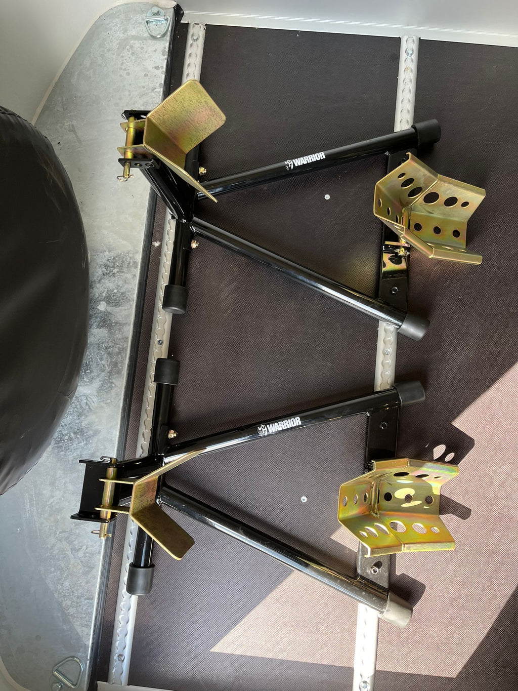 Adjustable motorbike wheel chocks for Debon