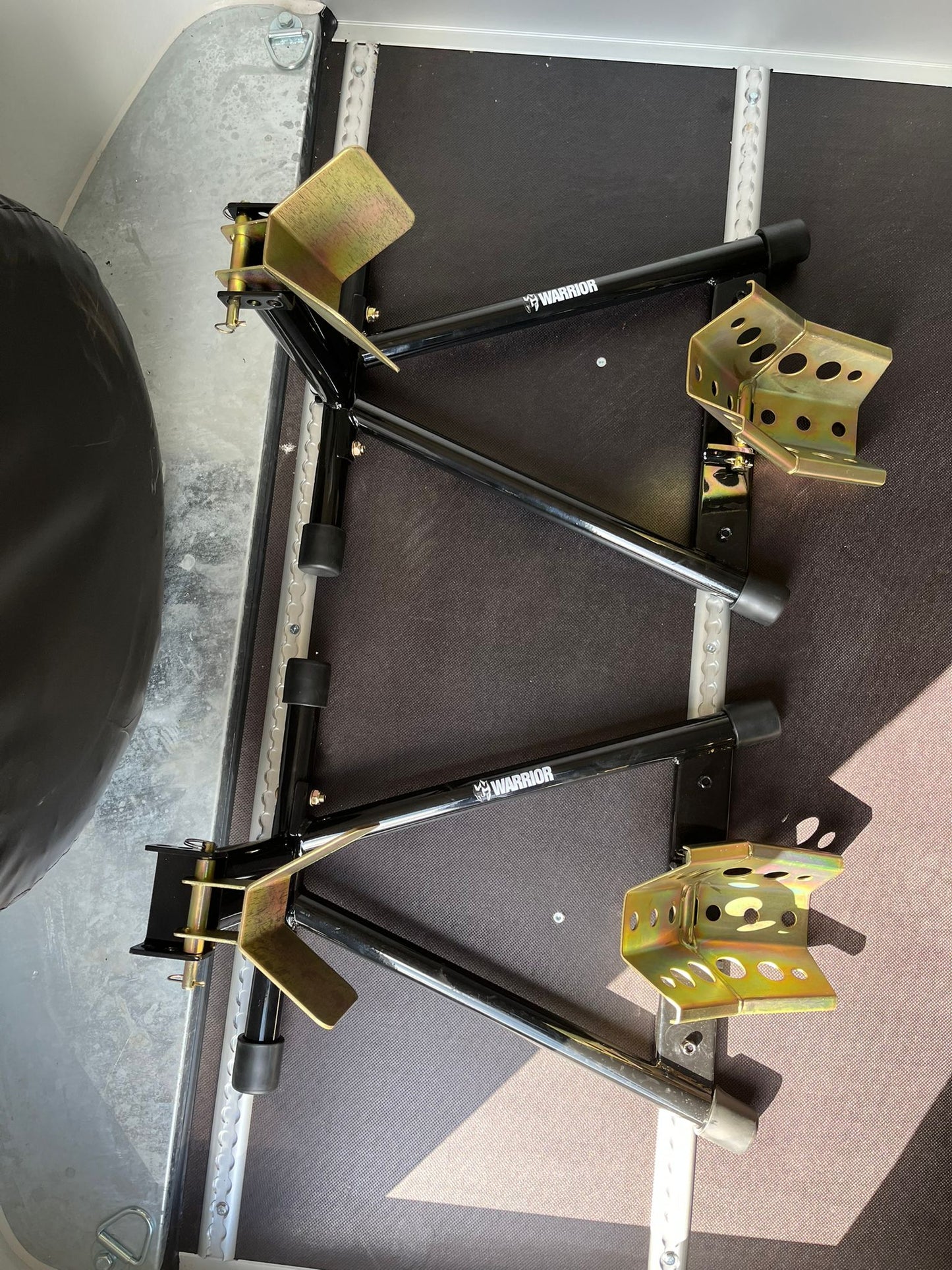 Adjustable motorbike wheel chocks for Debon