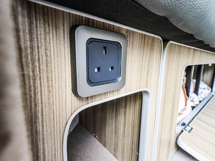 Cheval Liberté Maxi 3 Living - Iconic. Premium 3 horse trailer with luxury for overnight stays.
