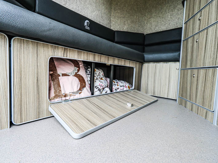 Cheval Liberté Maxi 3 Living - Iconic. Premium 3 horse trailer with luxury for overnight stays.