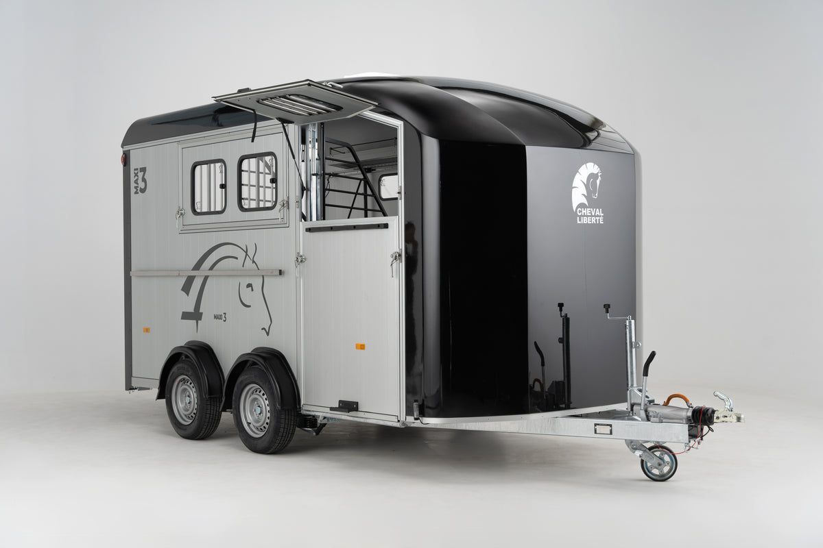 Cheval Liberté Maxi 3 – Herringbone Horse Trailer for Three Horses