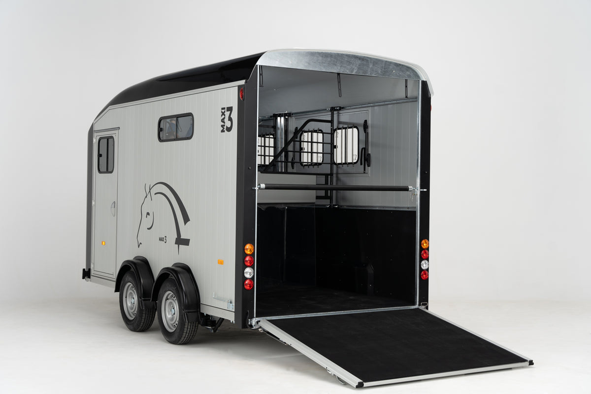 Cheval Liberté Maxi 3 – Herringbone Horse Trailer for Three Horses