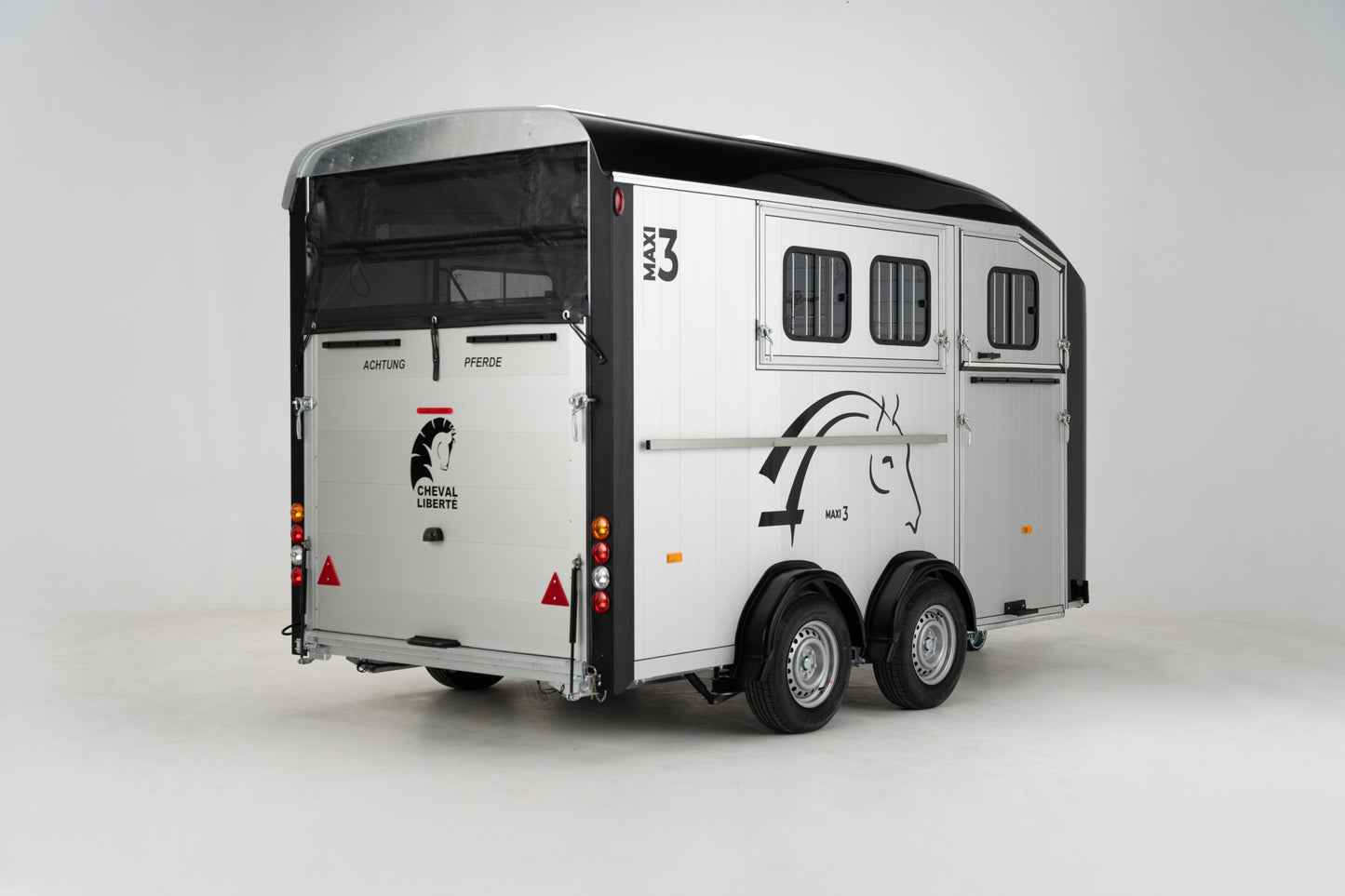 Cheval Liberté Maxi 3 – Herringbone Horse Trailer for Three Horses
