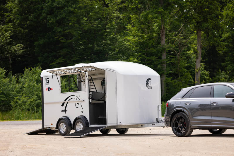 Cheval Liberté Maxi 3 Living - Iconic. Premium 3 horse trailer with luxury for overnight stays.