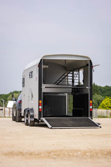 Cheval Liberté Maxi 3 Living - Iconic. Premium 3 horse trailer with luxury for overnight stays.