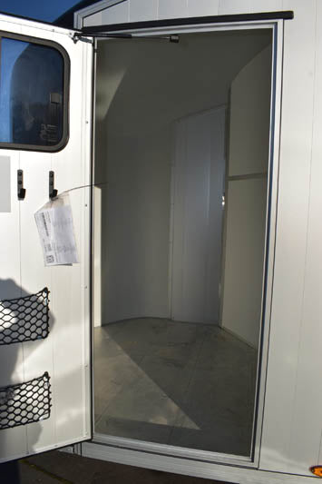 Cheval Liberté MAXI 3 Living Unfitted Horse Trailer – Spacious Living Area, Pullman 2 Suspension