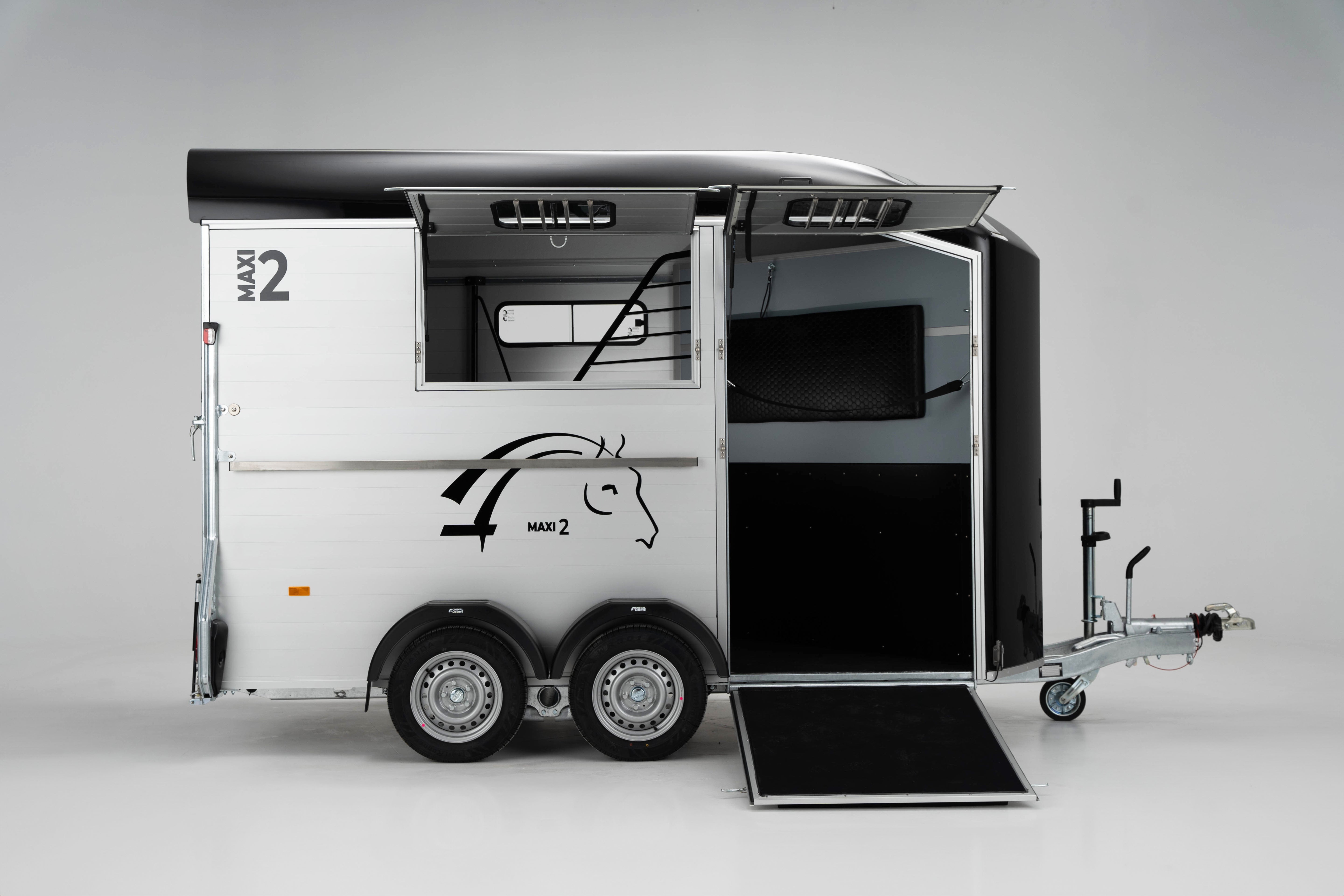 Cheval Liberté Maxi 2 – Rear-Loading Herringbone Horse Trailer for Two Horses- Large walk in Tack Room