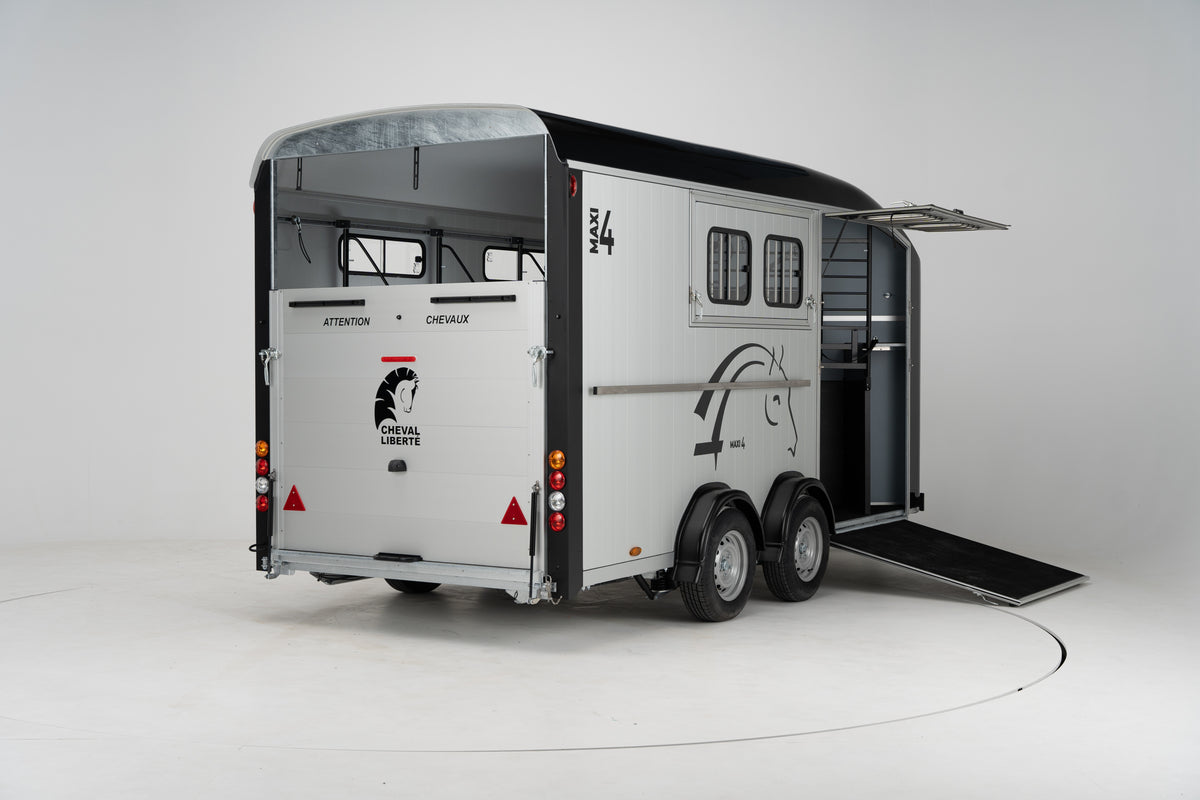 Rear of Cheval Liberté Maxi 4 Showing Rear-Facing Herringbone Layout for 4 Horses