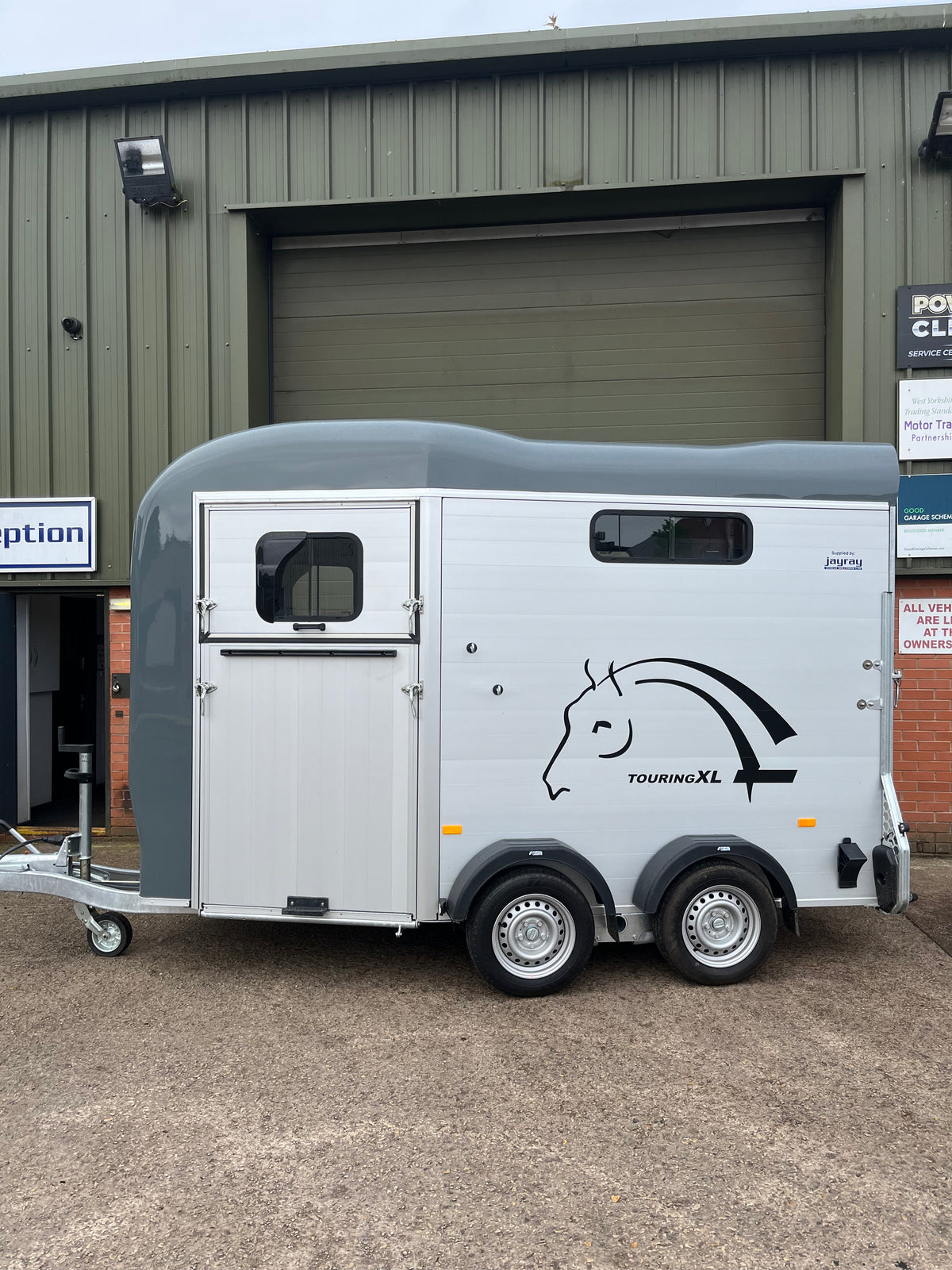 
Cheval Liberté Touring XL Horse Trailer with Front Ramp Open for Safe Unloading