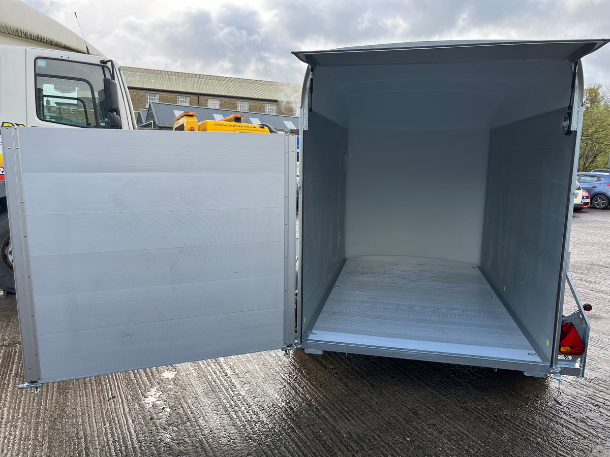 Debon Roadster C500 Rear Barn Door for Loading and Unloading with Fork Truck and more.