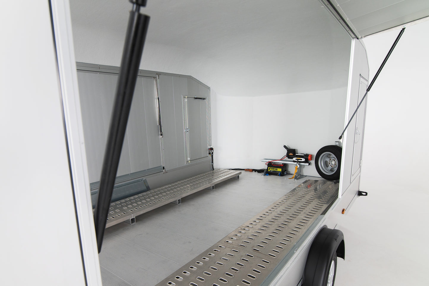 Debon C2000 Enclosed Car Transporter