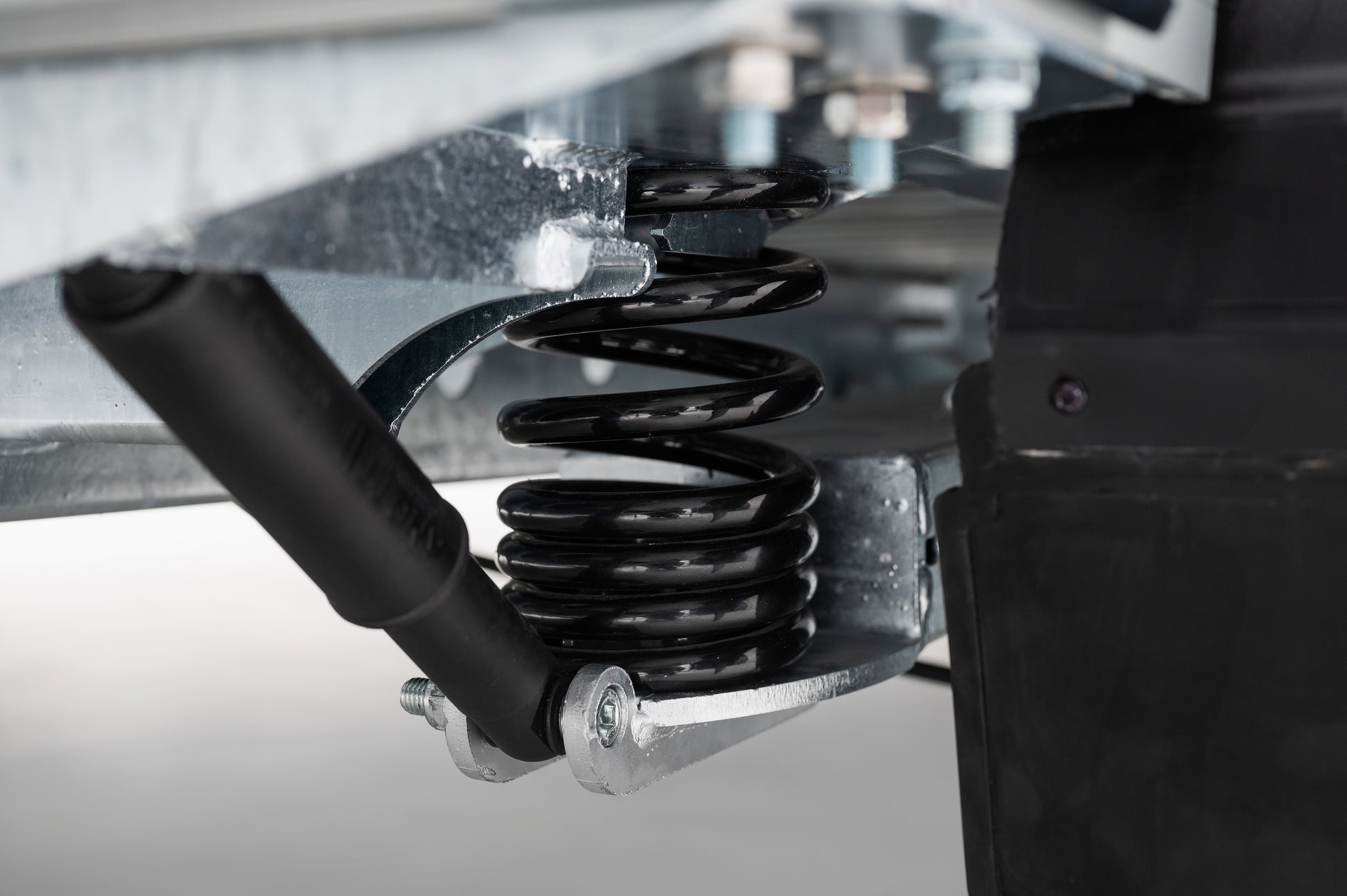 Pullman2 suspension fitted to the Debon C2000 car transporter