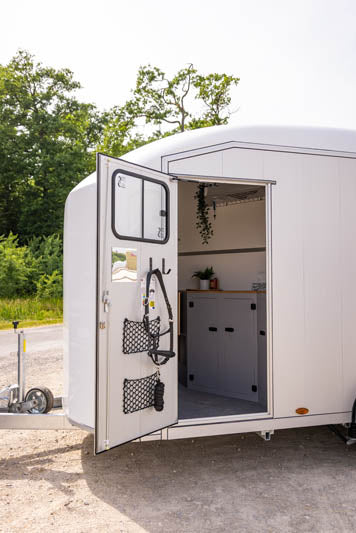 Cheval Liberté Maxi 3 Living Signature – Factory-Fitted Horse Trailer with Living, Pullman 2 Suspension