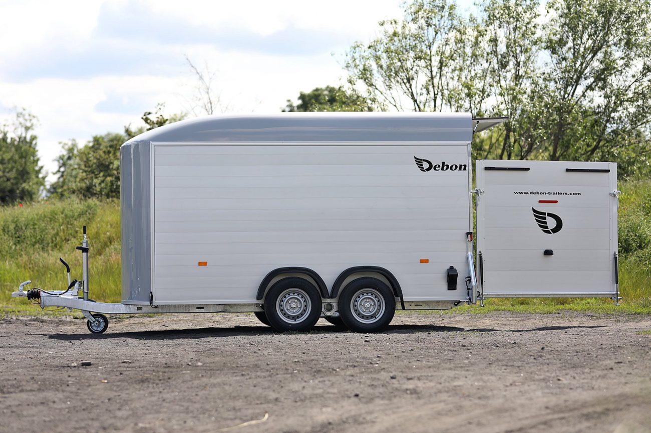 Debon C500XL Box trailer.