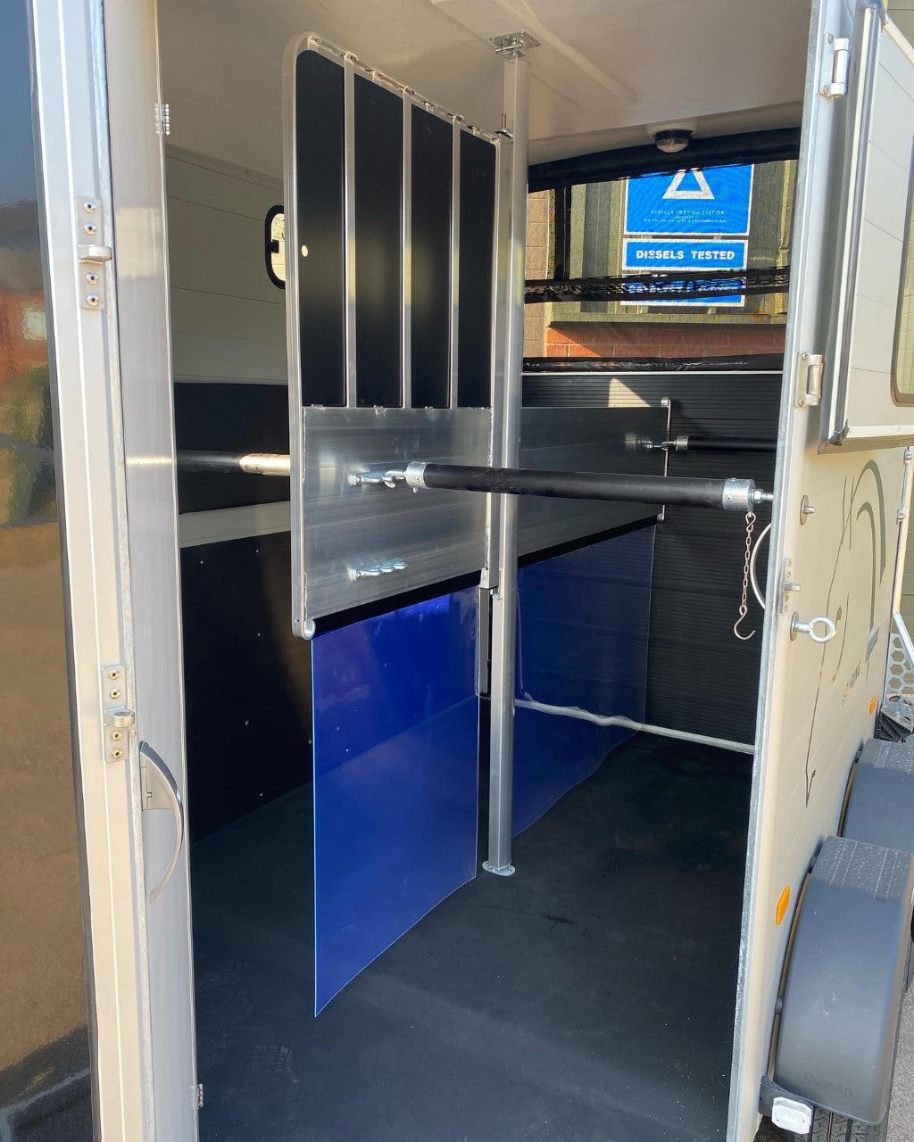 Cheval Touring Country with Tack Room - 2 Horse Trailer